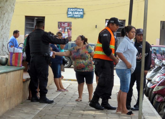 GNYUC Conato de pleito de mujeres en el parque de Oxkutzcab -- I