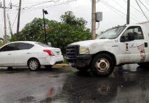 Camión impacta a vehículo